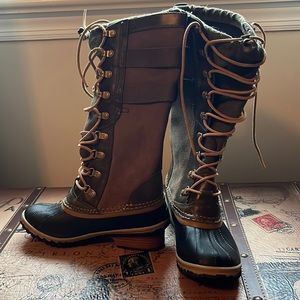 Sorel women suede mid-calf lace-up boots NWOT